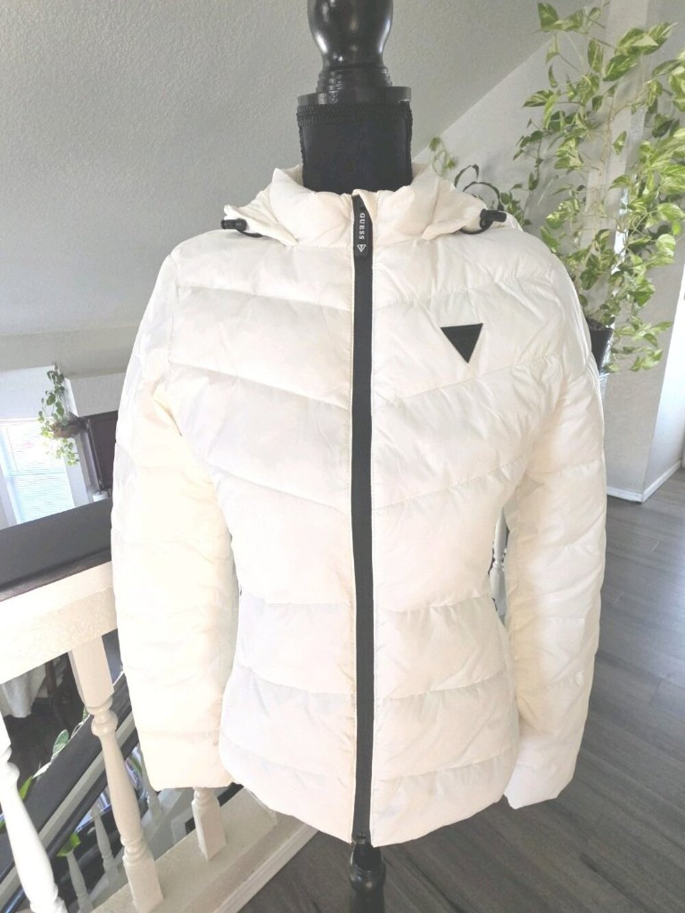 GUESS Women’s White Hooded Puffer Jacket, Short Length, Size S - Picture 9 of 11